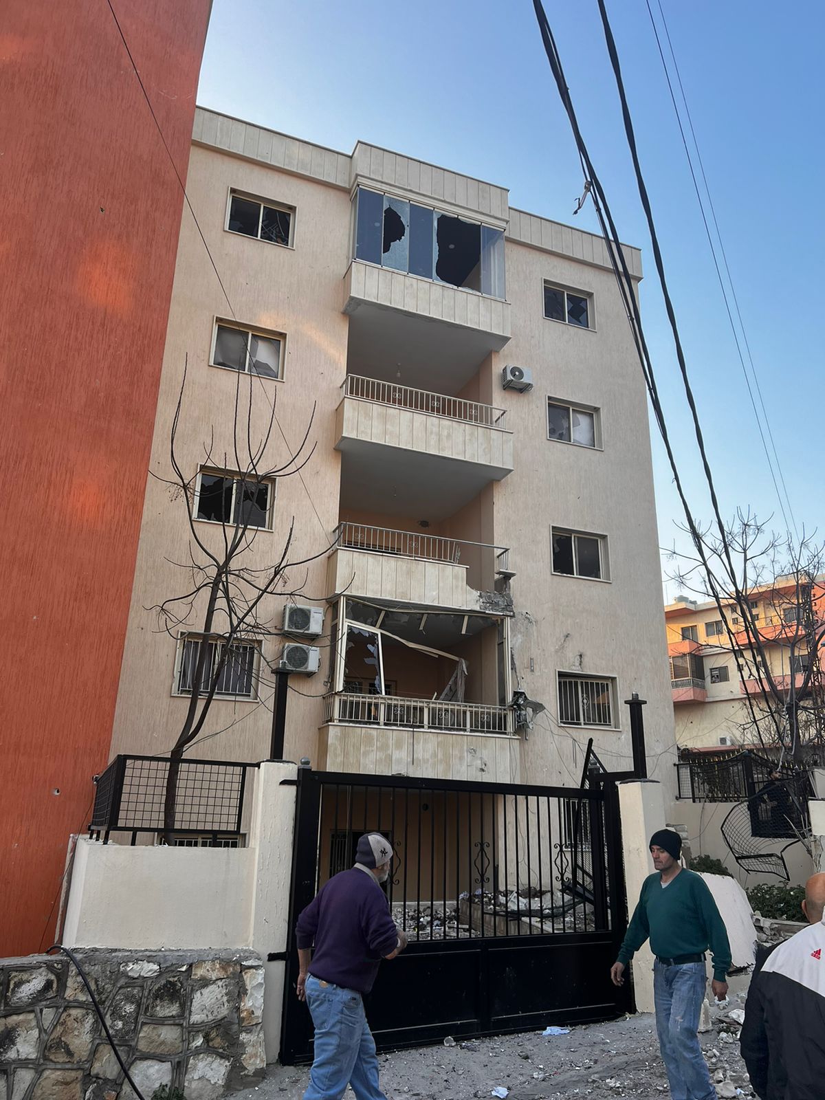 قصف إسرائيلي يستهدف مبنى في كفرمان... صواريخ ذكية دمرت طابقا بأسره!